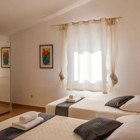 Grace Felice Villa Valbandon