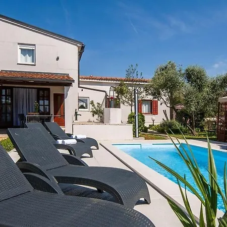 Grace Felice Villa Valbandon